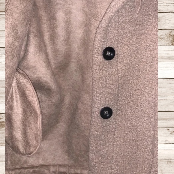 Elegant Cream Teddy Jacket for Women - Picture 3 of 3